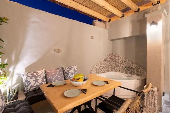 Kyrangelo Traditional House With Outdoor Jacuzzi Koskinou  ภายนอก รูปภาพ